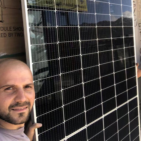 Großhändler im Libanon kauften 40HQ-Container mit Solarmodulen