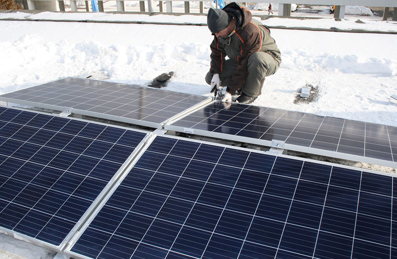 Wie werden Solarmodule in Photovoltaikkraftwerken gewartet?