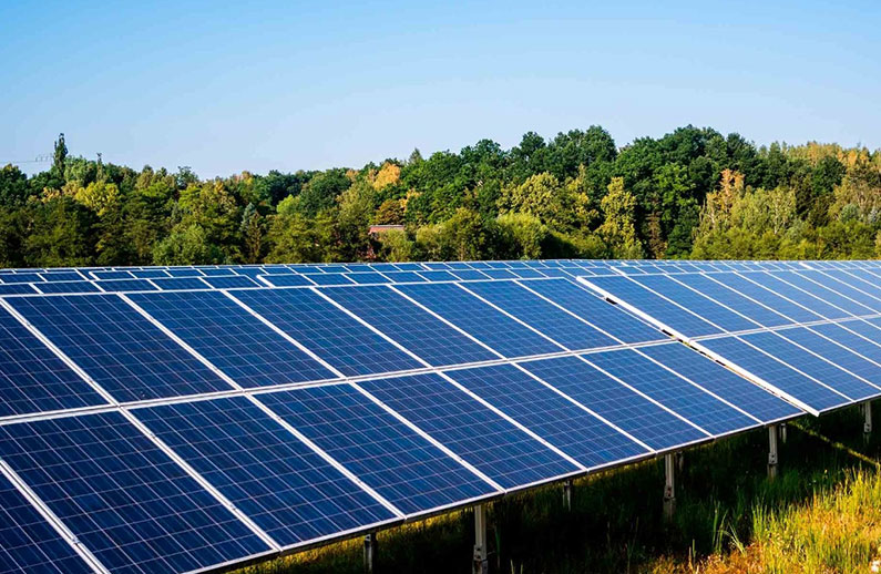 Die 5 wichtigsten Vorteile der Nutzung von Solarstromspeichern für gewerbliche Projekte